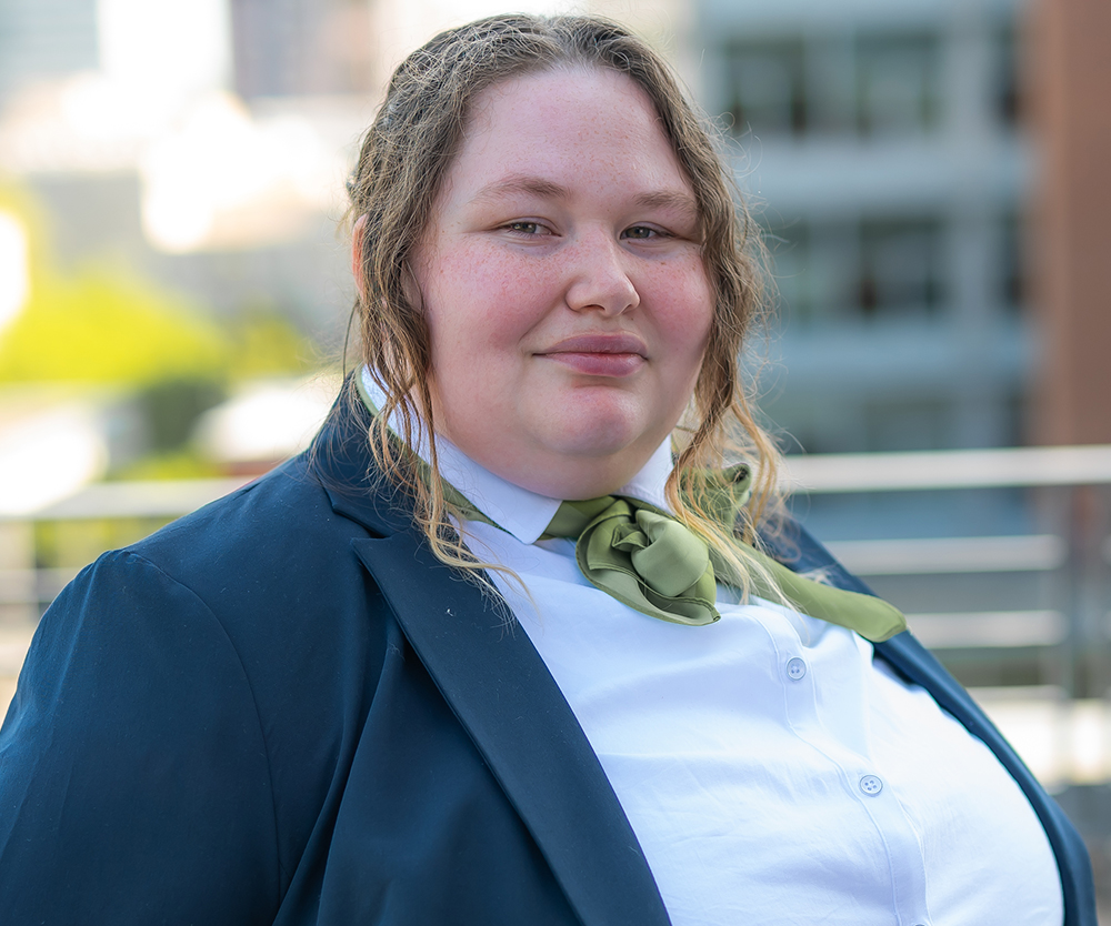 Dani Vosbein headshot